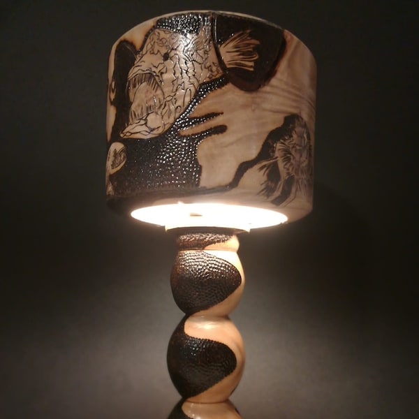 Lampe d ambiance bois tourné brûlé, lampe de table, lampe à poser, lampe bois, pyrogravure, woodturning, wood lamp