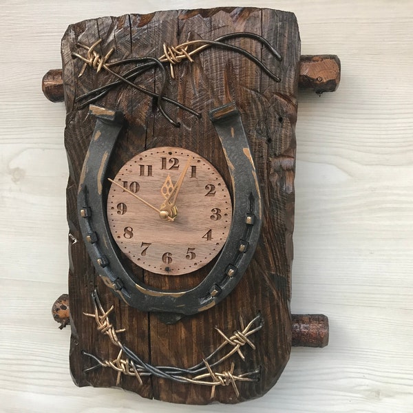 Horloge murale en vieux bois avec décoration en fer à cheval, 100 % fait main, horloge murale vintage, horloge murale unique, cadeau d'anniversaire, cadeau personnalisé