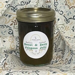 Homemade Sweet and Zesty Jalapeno Jelly