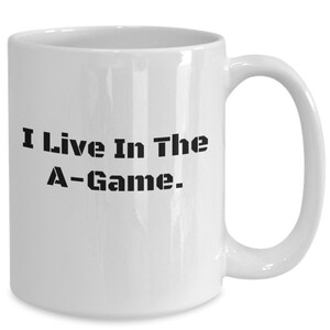 Caneca de café engraçada para jogadores de pôquer, presente para jogos de azar, gíria de pôquer, eu vivo no jogo final