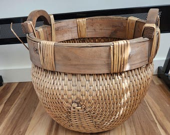 Vintage chinesischer Weidenkorb mit Henkeln