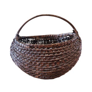 Handwoven Vintage Buttocks Egg Basket with handle 11&quot; wide