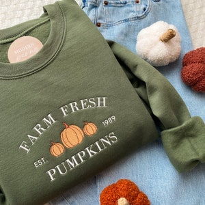 FALL Embroidered sweatshirt, Pumpkin Crewneck Sweatshirt Farm Fresh Pumpkin Patch, Pumpkin Sweater, Autumn Shirt Thanksgiving Sweatshirt,