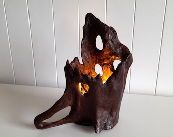 Lámpara de madera recuperada artesanal: Lámpara de mesa rústica escultural