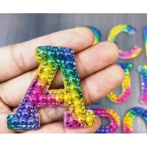 Parche de letras de arcoíris para planchar, parche con cuentas de perlas, rayas de arcoíris, alfabeto de la A a la Z, diamantes de imitación, insignia con nombre, motivo para chaqueta, camiseta, mochila