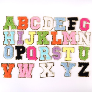 Parche para planchar con letras de chenilla de la A a la Z, 5,5 cm/2,15 pulgadas, borde dorado colorido, bordado en mayúsculas, insignia para chaqueta, camiseta, mochila