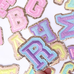 Toppa con lettera pastello, colore macaron, autoadesiva, 2,3" 5,8 cm, da attaccare, lettera maiuscola dell'alfabeto, da cucire, ricamata, dalla A alla Z, regalo personalizzato