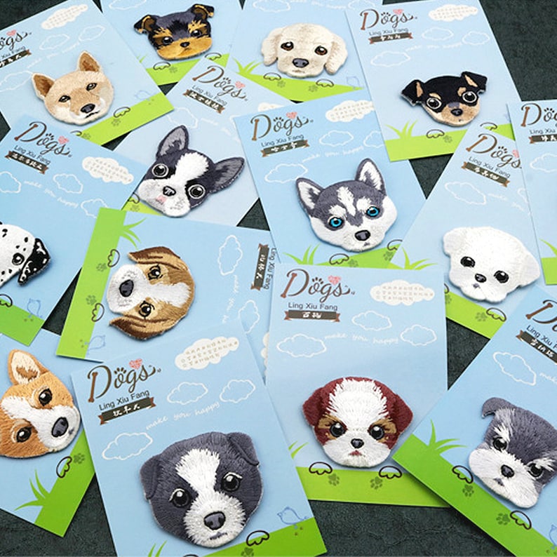 Peut inclure: Assortiment de patchs brod&eacute;s thermocollants repr&eacute;sentant diff&eacute;rentes races de chiens. Les patchs sont sur des cartes bleues et blanches avec le texte "Dogs" et "Ling Xiu Fang".