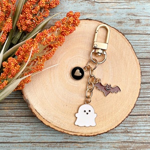 Ghost Bat Halloween Keychain, Spooky Halloween Ghost Enamel Keychain, Cute Ghost Backpack Purse Keychain, Halloween Accessories Gift Idea