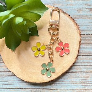Classic Flower Keychain | Enamel Keychain | Cute Flower Keychain | Airpods Charm | Backpack Charm | Purse Keychain | Keychain Gift
