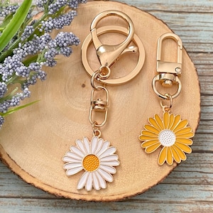 Sunflower Enamel Keychain | Daisy Flower Keychain Charm | Backpack Charm | Cute Keychain | Flower Keychain | Keychain Gift | Gift Idea