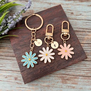 Daisy Flower Double Sided Initial Charm Keychain, Floral Enamel, Hand Stamped Initial  with Charm, Backpack Purse Keychain Gift for Her