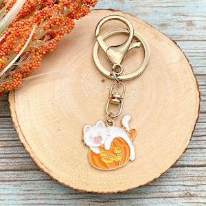 Cat Pumpkin Halloween Keychain, Pumpkin Enamel Gold Plated Keychain, Spooky Aesthetic Halloween Accessories, Halloween Gift Idea for Her