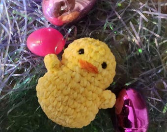 Peluche de pollito de ganchillo