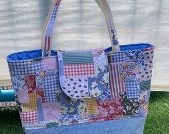 Tote bag with pockets and zippers