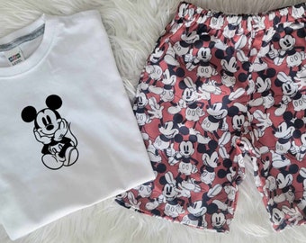 Adorable conjunto de pantalones cortos y camiseta/mono de Mickey para niños - Disponible en tallas 0-3 meses - 5 años