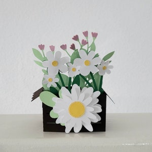 Anniversaire dans une caisse de fleurs de printemps / Fête des Mères / Carte pop-up sur le thème « Bon rétablissement » 3D - peut être personnalisée