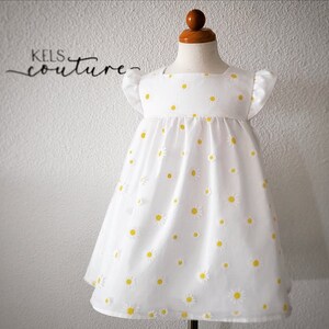 Robe marguerite en coton et tulle faite à la main disponible dans les tailles 0-3 mois 5 ans image 2