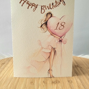 Biglietto di auguri di compleanno con immagine acquerello a tema palloncini e ragazza alla moda