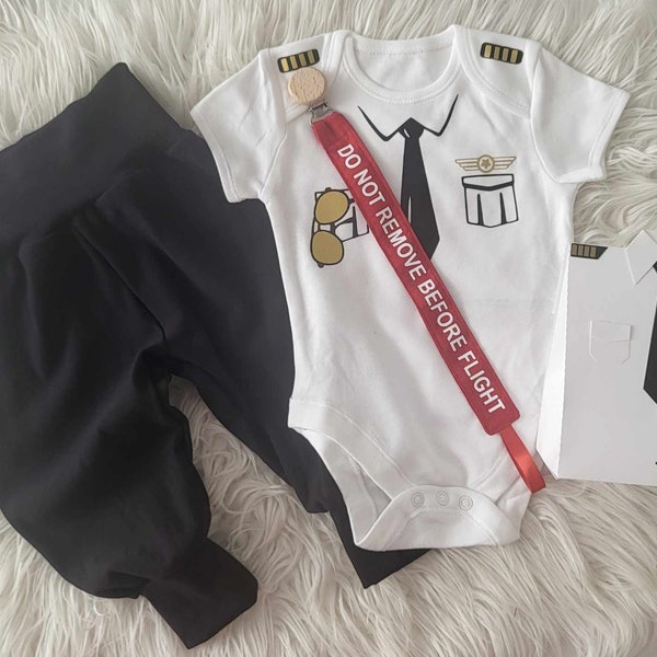 Baby-Piloten-Bodysuit – erhältlich in den Größen 0–3 Monate – 2 Jahre – passende schwarze Jogginghose oder Shorts und Geschenkbox erhältlich