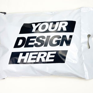 50 bolsas de polietileno con asa personalizada, bolsas de envío con logotipo de un solo color, acabado mate, degradables y reciclables.