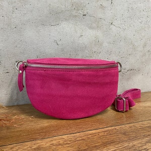 Bauchtasche Veloursleder in 3 Größen S/M/Xl Leder Umhängetasche Crossbody Tasche Gürteltasche Silber Details Fuchsia