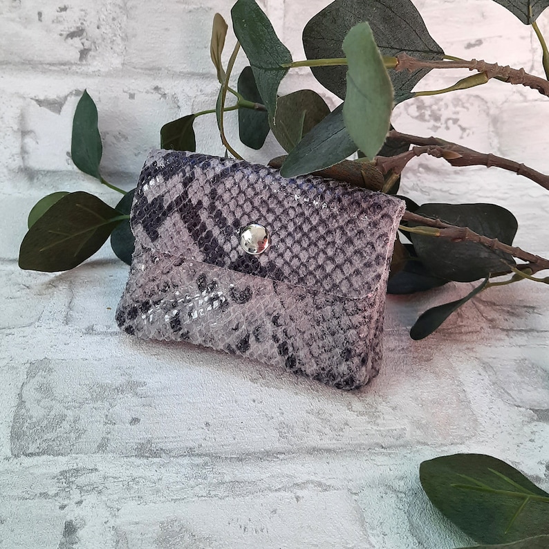Damen Basic Mini Geldbörse in 2 Größen ein kleines Handvolles Portemonnaie aus Weiches Leder Nappaleder Portmonee Schlangenop./Grau