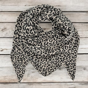 Leo-Print Musselin Tuch für Damen – Weiches Dreieckstuch in 7 Farben, vielseitig für alle Jahreszeiten, stylisches Accessoire & Geschenk.