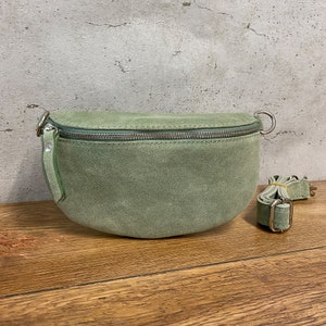 Bauchtasche Veloursleder in 3 Größen S/M/Xl Leder Umhängetasche Crossbody Tasche Gürteltasche Silber Details Mintgrün