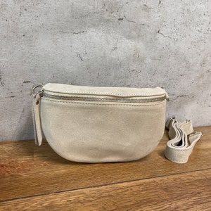 Bauchtasche Veloursleder in 3 Größen S/M/Xl Leder Umhängetasche Crossbody Tasche Gürteltasche Silber Details Beige