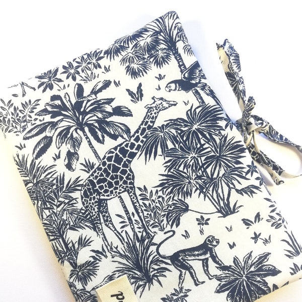 Protège carnet de santé personnalisé personnalisable Jungle girafe Toile de Jouy bleue