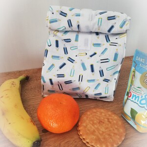 sac à goûter, sac à collation crayons bleus sur fond blanc