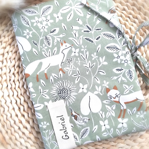 Protège carnet de santé personnalisé personnalisable tissu vert amande petits renards idée cadeau de naissance, cadeau premier Noël