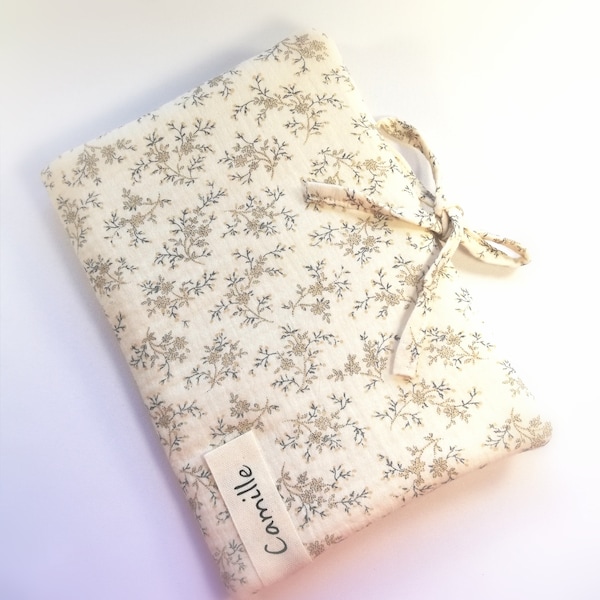 Protège carnet de santé personnalisé tissu beige double gaze ou popeline de coton fleuri idée cadeau de naissance, cadeau premier Noël