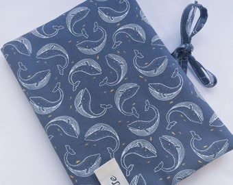 Protège carnet de santé personnalisé personnalisable Baleines bleues, idée cadeau de naissance