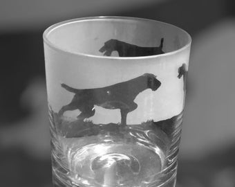 GERMAN POINTER GLASS 30cl Glass Whisky Tumbler with German Wire haired Pointer  Frieze Design