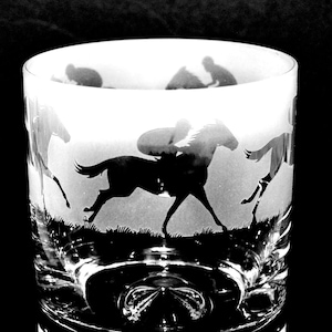 RACEHORSE GLASS | 30cl Glass Whisky Tumbler with Race Horse Frieze Design