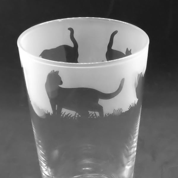 CAT PINT GLASS | 57cl Conical Pint Glass with Cat Frieze Design - Beer Glass, Water Glass, Lager Glass, Cider Glass