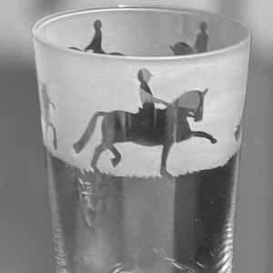 DRESSUURPAARD 37 cl hoge glazen longdrinkbeker met dressuurpaardfries | Waterglas | Longdrinkglas | Mixerglas
