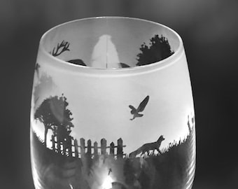 WOODLAND ANIMALS 35cl Wine Glass with Woodland Animals Frieze Design