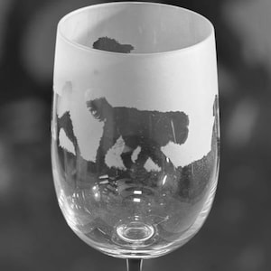 CAVAPOO WEINGLAS | 35cl Kristall Weinglas mit graviertem Cavapoo Frieze Design