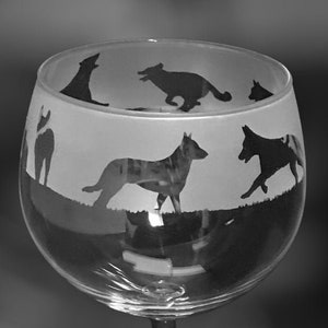 MALINOIS GIN GLASS | 70cl Glass Gin Balloon with Belgian Shepherd Malinois Frieze Design | Gin Glass Gift |