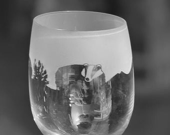 BADGER WINE GLASS 35cl Wine Glass with Badger Frieze Design