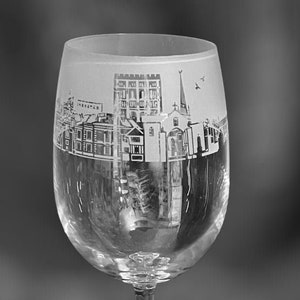 NORWICH WINE GLASS 35cl Wine Glass with Norwich Skyline Frieze Design