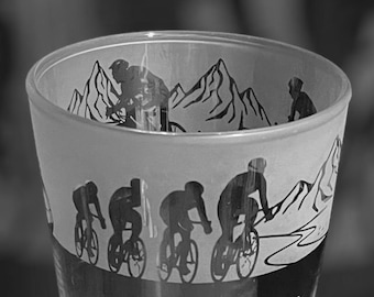 CYCLING PINT GLASS | 57cl Conical Pint Glass with Cyclist Frieze Design | Cycling Dad Gift | Cyclist Gift Idea