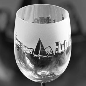 ISLE of WIGHT GLASS |  35cl Wine Glass with Isle of Wight Skyline Frieze Design