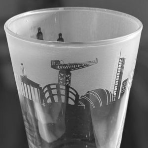 GLASGOW PINT GLASS | 57cl Conical Pint Glass with Glasgow Skyline Frieze Design