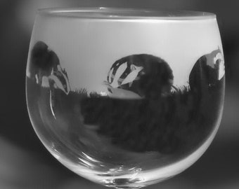 BADGER GIN GLASS 70cl Glass Gin Balloon with Badger Frieze Design