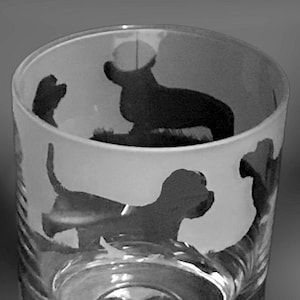 DANDIE DINMONT GLASS | 30cl Glass Whisky Tumbler with Dandie Dinmont Terrier Frieze Design