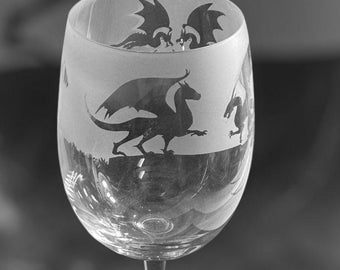 DRAGON WINE GLASS | 35cl Crystal Wine Glass with Dragon Frieze Design